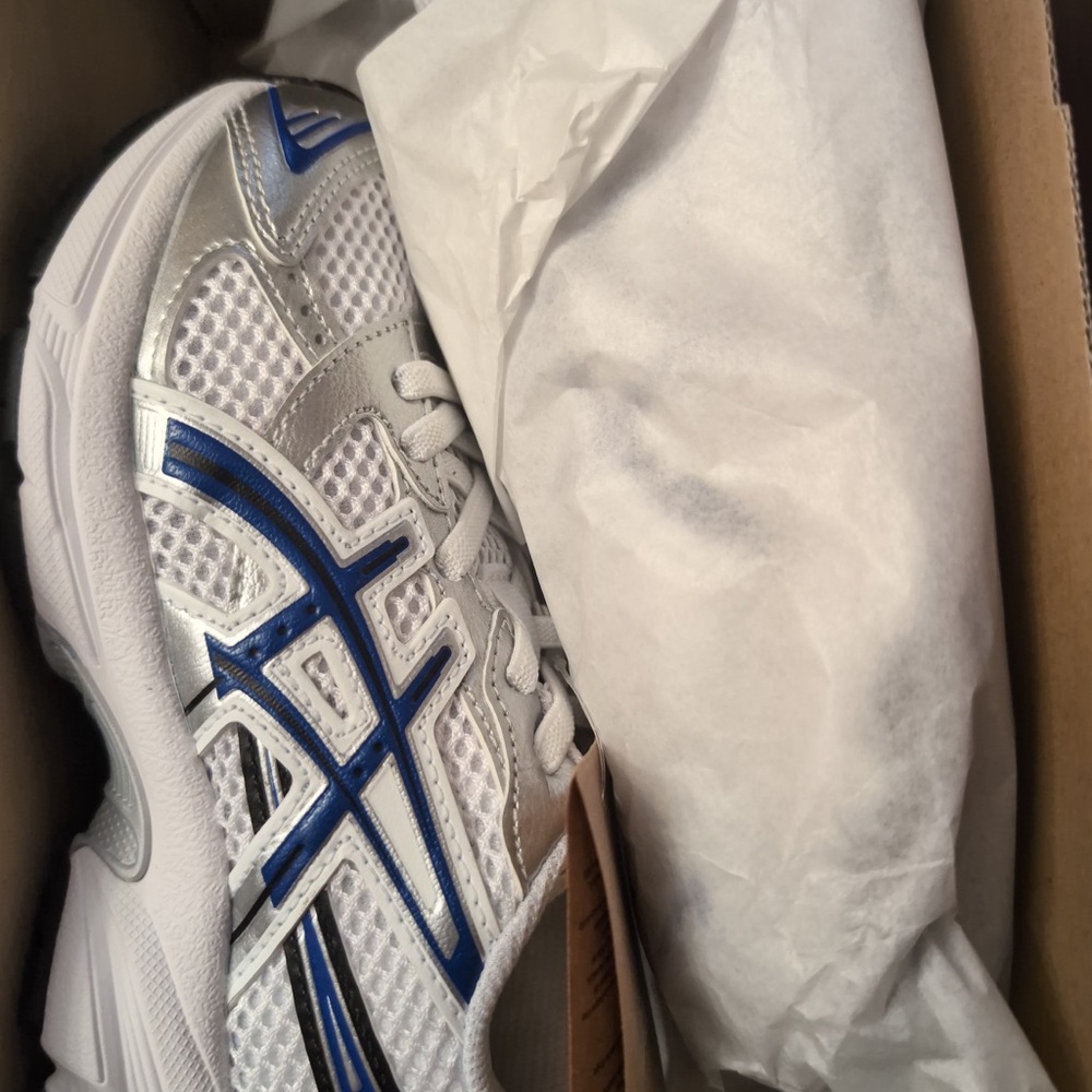 Asics Gel-1130 Kids Sneakers in Metallic Silver and Royal Blue